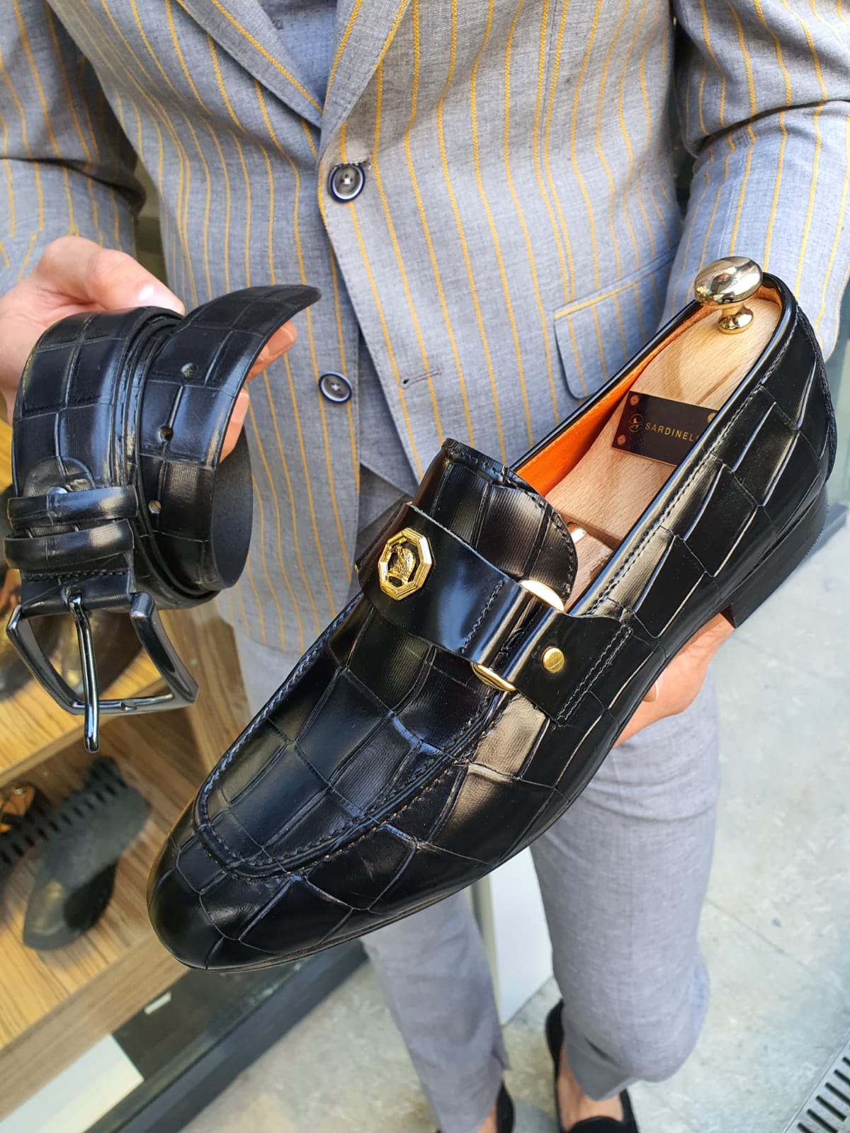 BLACK BOSS SARDINELLI BUCKLE DETAILED LEATHER LOAFER
