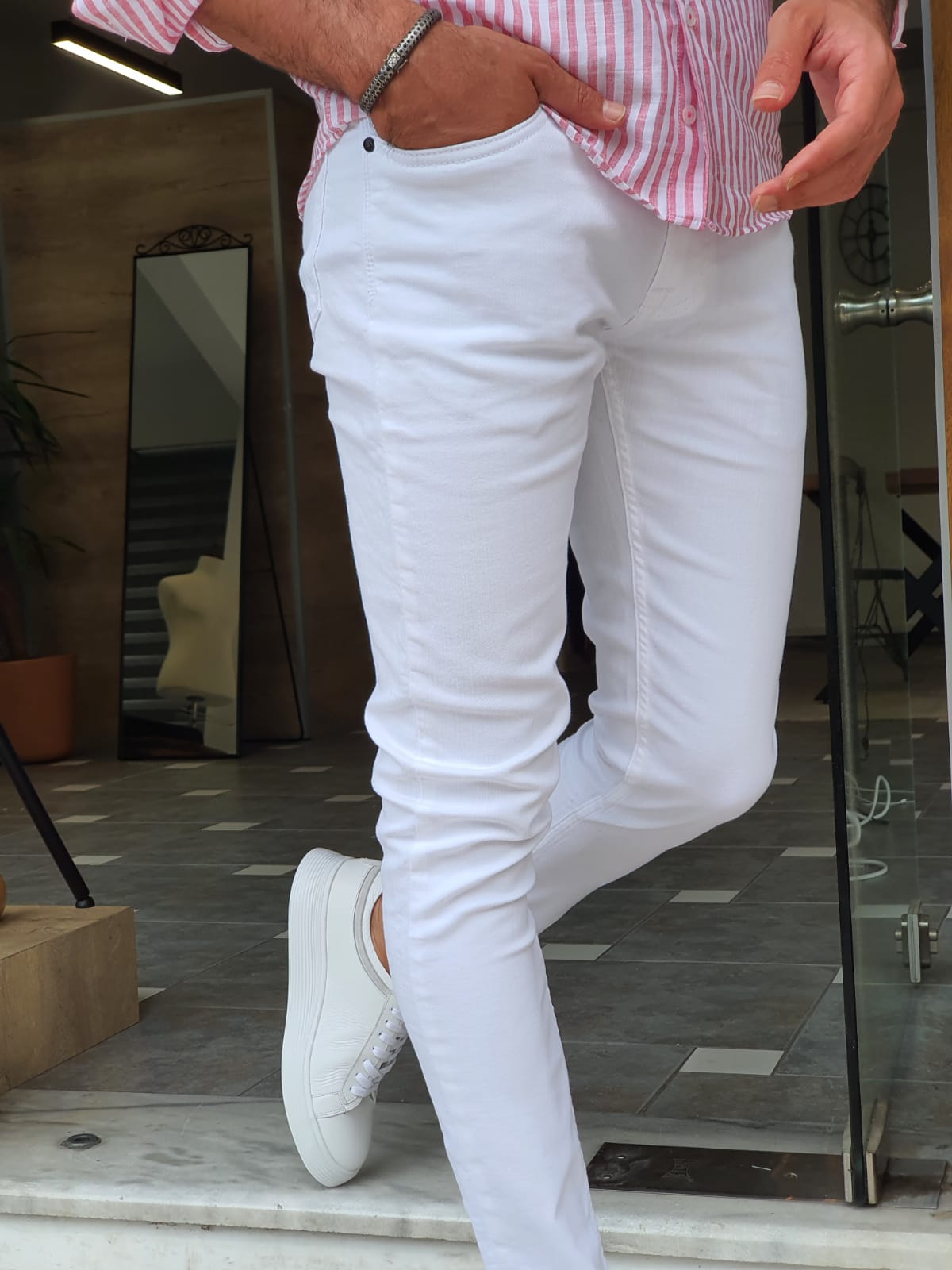 WHITE SLIM-FIT SPECIAL EDITION* LYCRA JEANS
