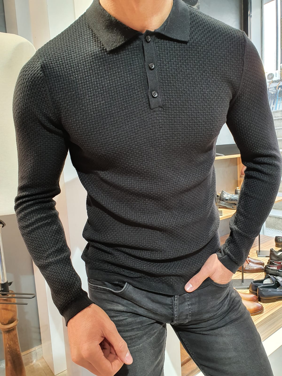 BLACK SWEATER POLO KNIT