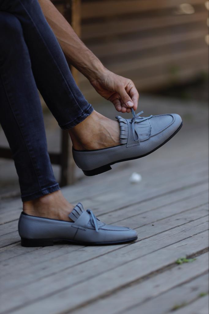 SILVER LOAFER WITH DETAILED BOW